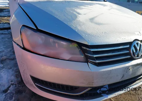 2013 Volkswagen Passat S z USA, uszkodzony, nr VIN 1VWAP7A3XDC130063